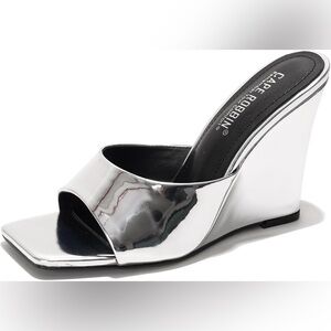 NIB Cape Robbin Women's Metallic Slip-On Wedge Heels with Square Toe (Willamina)